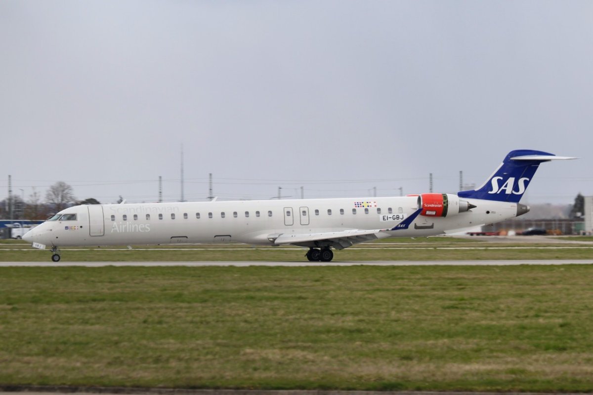 EI-GBJ        CRJ-900LR      CityLine/SAS