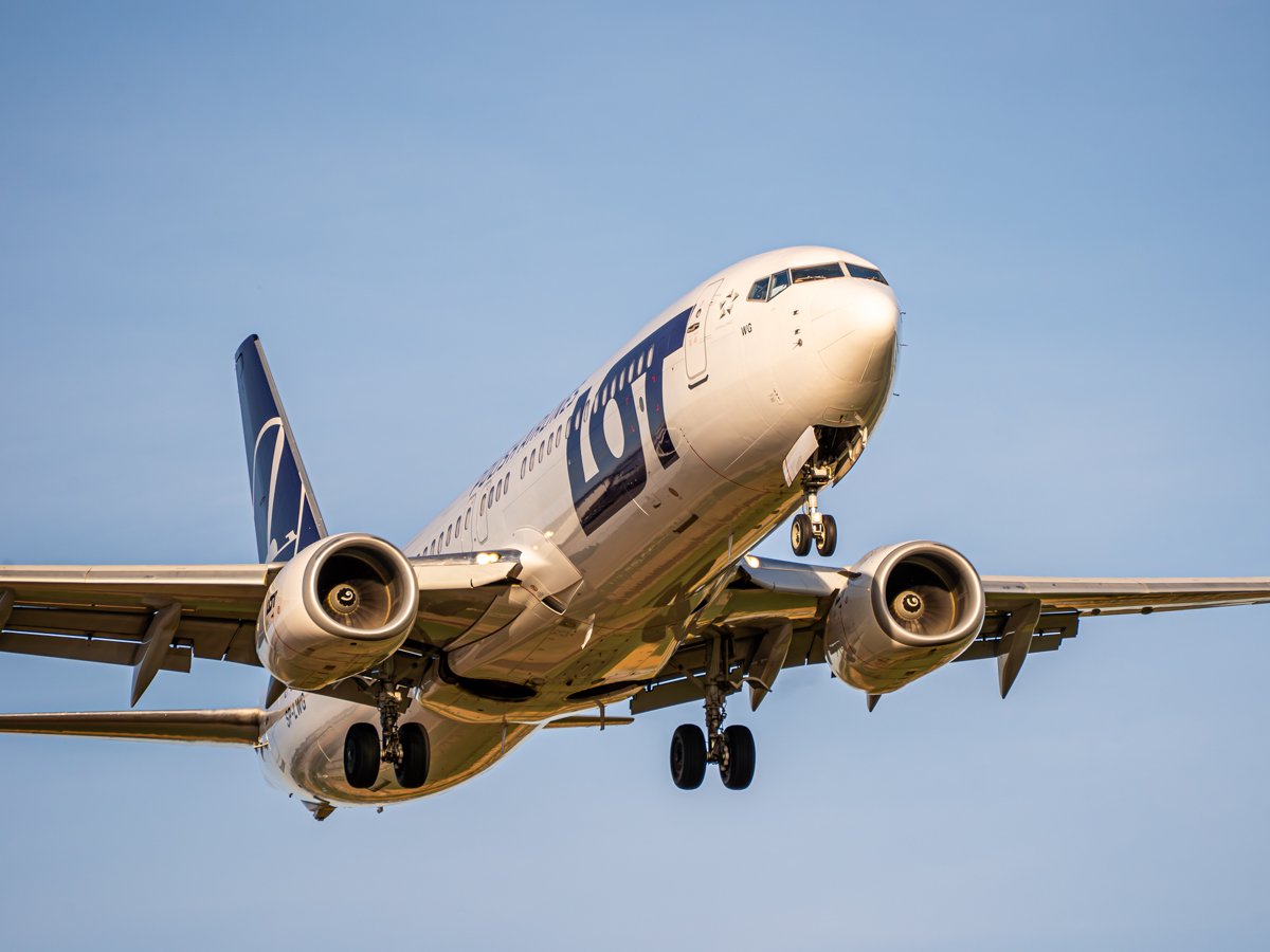 Boeing B737-86N, LOT, SP-LWG