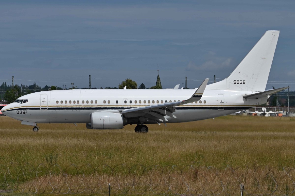 169036 US Navy Boeing C-40A Clipper 01.JPG