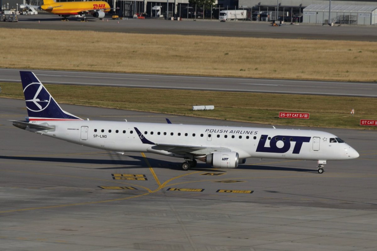 SP-LNO  Embraer E195LR  LOT
