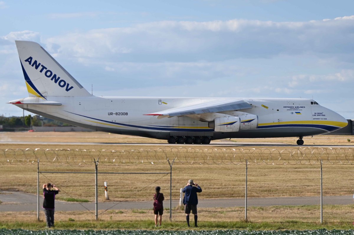 UR-82008 Antonov Airlines Antonov AN-124-100M 02.JPG