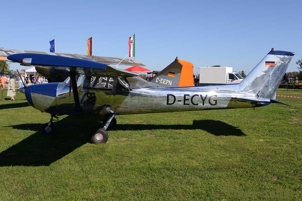 D-ECYG.jpg