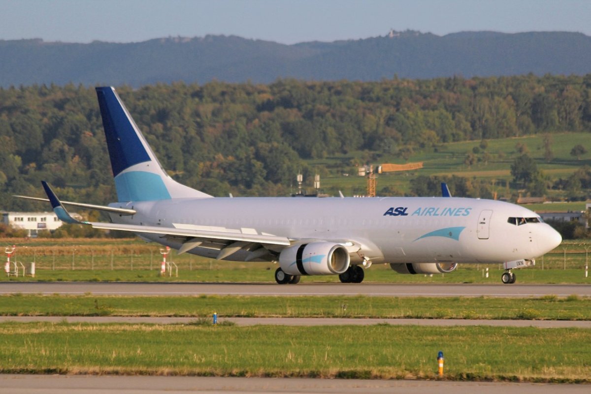 OE-IXN        737-8EH(BCF)        ASL