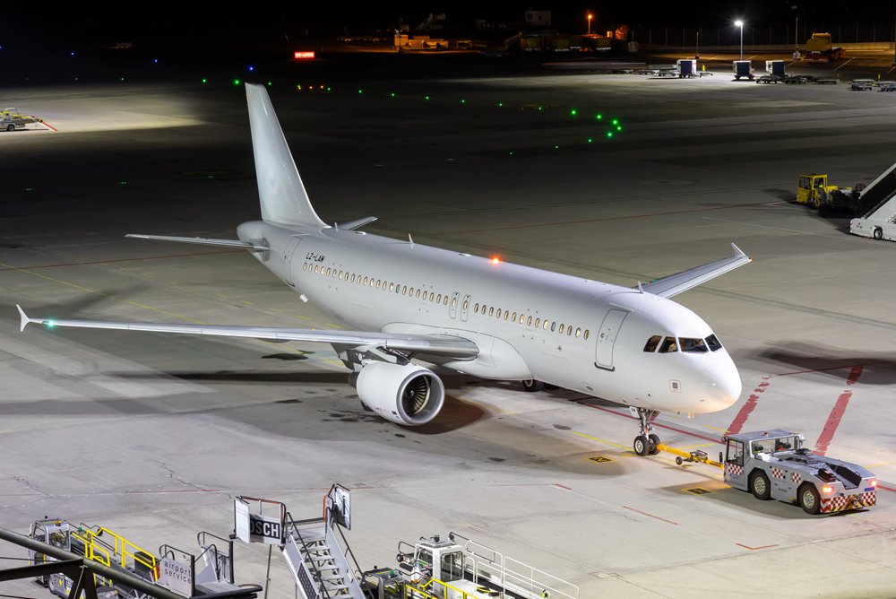 European Air Charter / LZ-LAM / Airbus A320-216