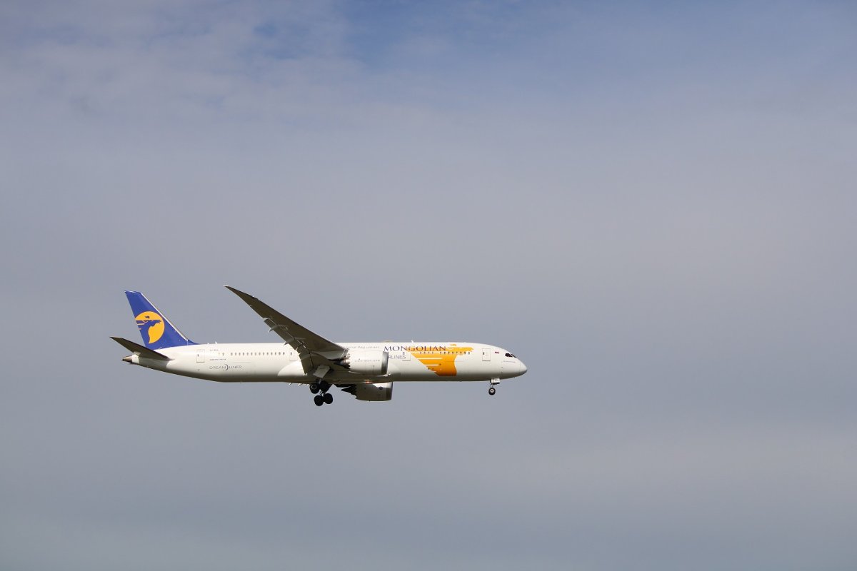 Mongolian Airlines B787-9 EI-MGL