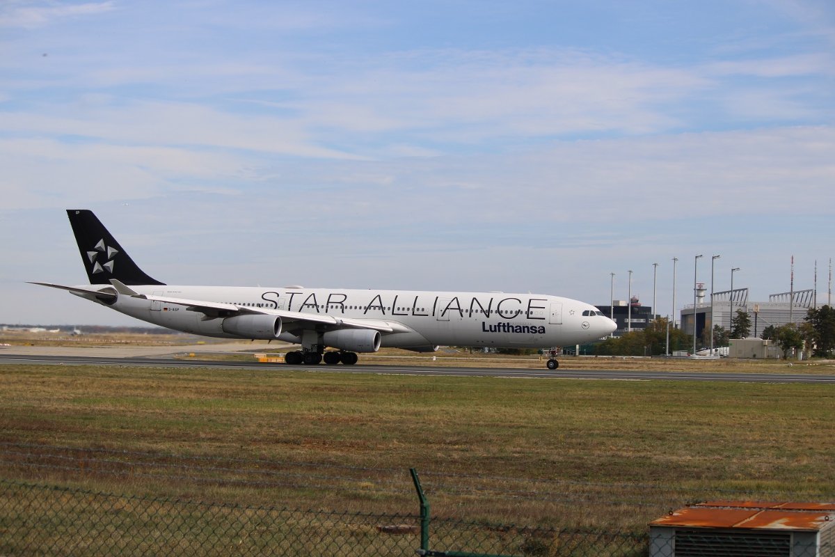 Lufthansa A340-300 D-AIGP