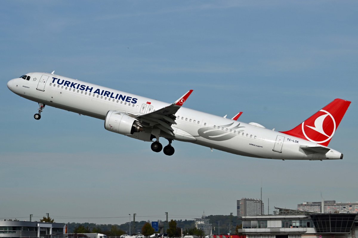 TC-LSK Turkish Airlines Airbus A321-271NX.JPG