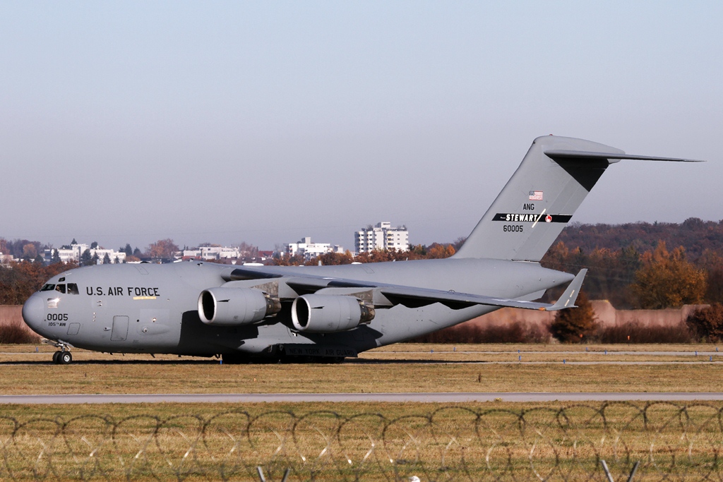96-0005  McDonnell Douglas C-17A Globemaster III  US Air Force (USAF).JPG